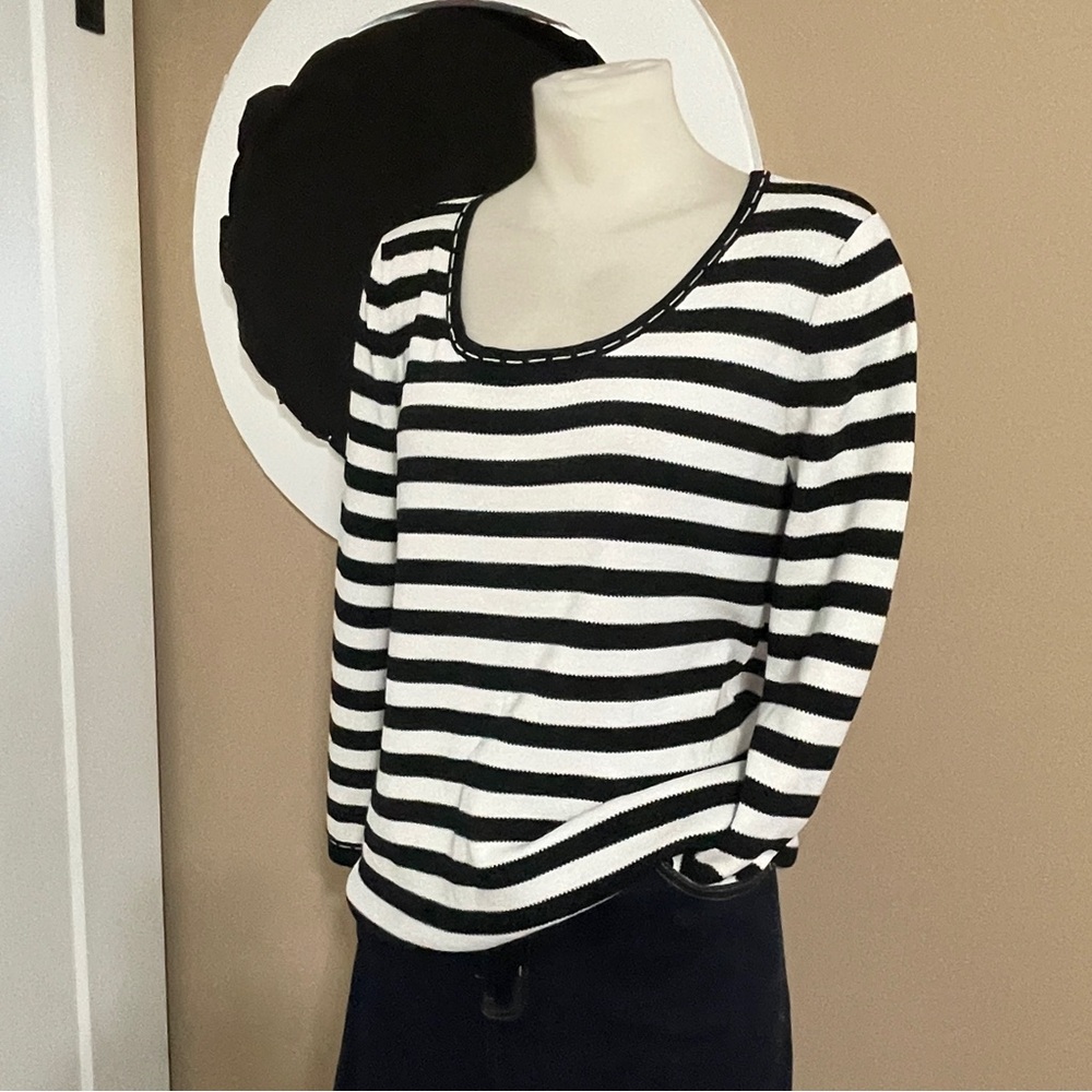 White & Black Boxy Knit Top Round Collar Faux Stitch Detail M/L Stretch - Picture 2 of 9